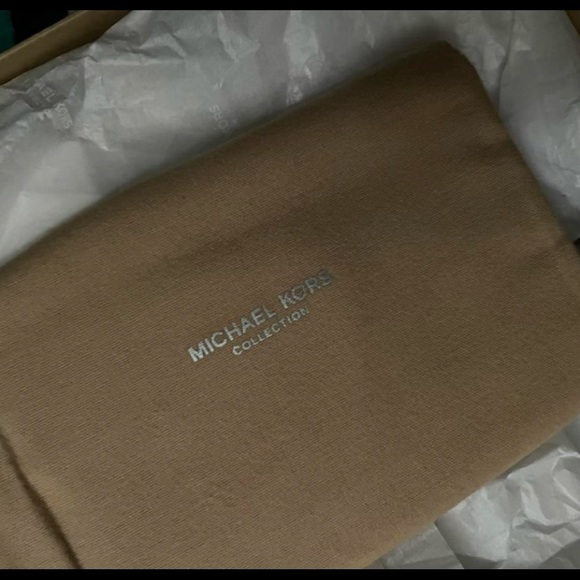 Michael Kors Delphine - Picture 3 of 5